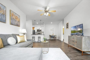 Spacious Apartment Sleeps 4, near NAS Jax w Pool, Gym